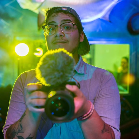 Meet your Posher, Carlos - Picture 1 of 1